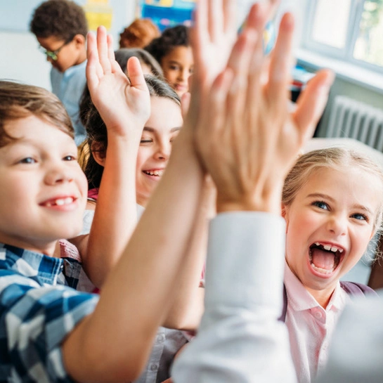 slide-high-five-dzieci